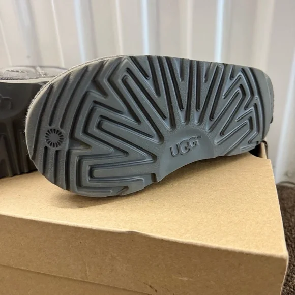 Kids Uggs T Classic II Grey Size 9 - Picture 3 of 8